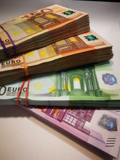 ¿Cuánto dinero mueve la prostitución en España? Cifras, impacto y realidad económica